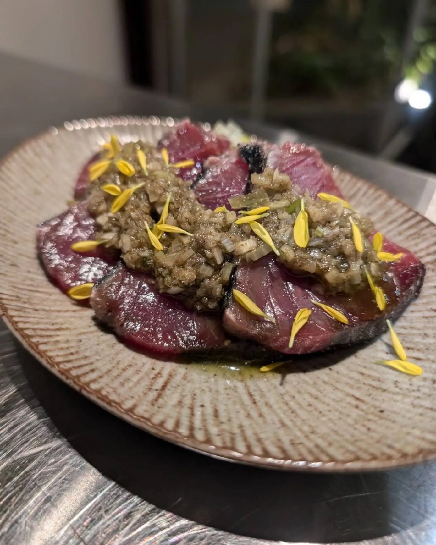 この季節、いよいよ鰹が旬を迎え、当店では新鮮な鰹を使ったたた...