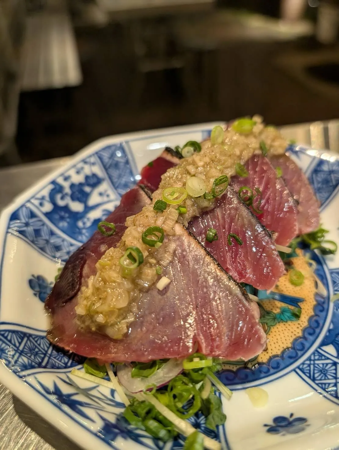秋の訪れとともに、居酒屋で旬な魚を楽しむ季節がやってきました...