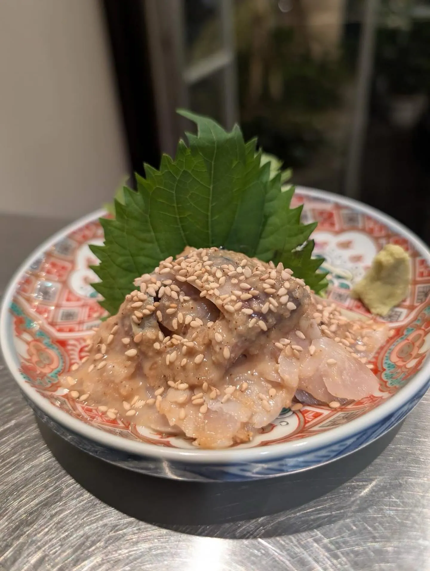 本日は当店のおすすめ一品料理「胡麻しめ鯖」をご紹介いたします...