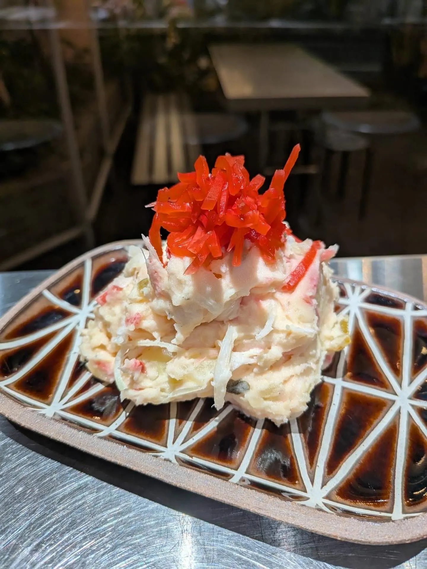 焼きそばの横に