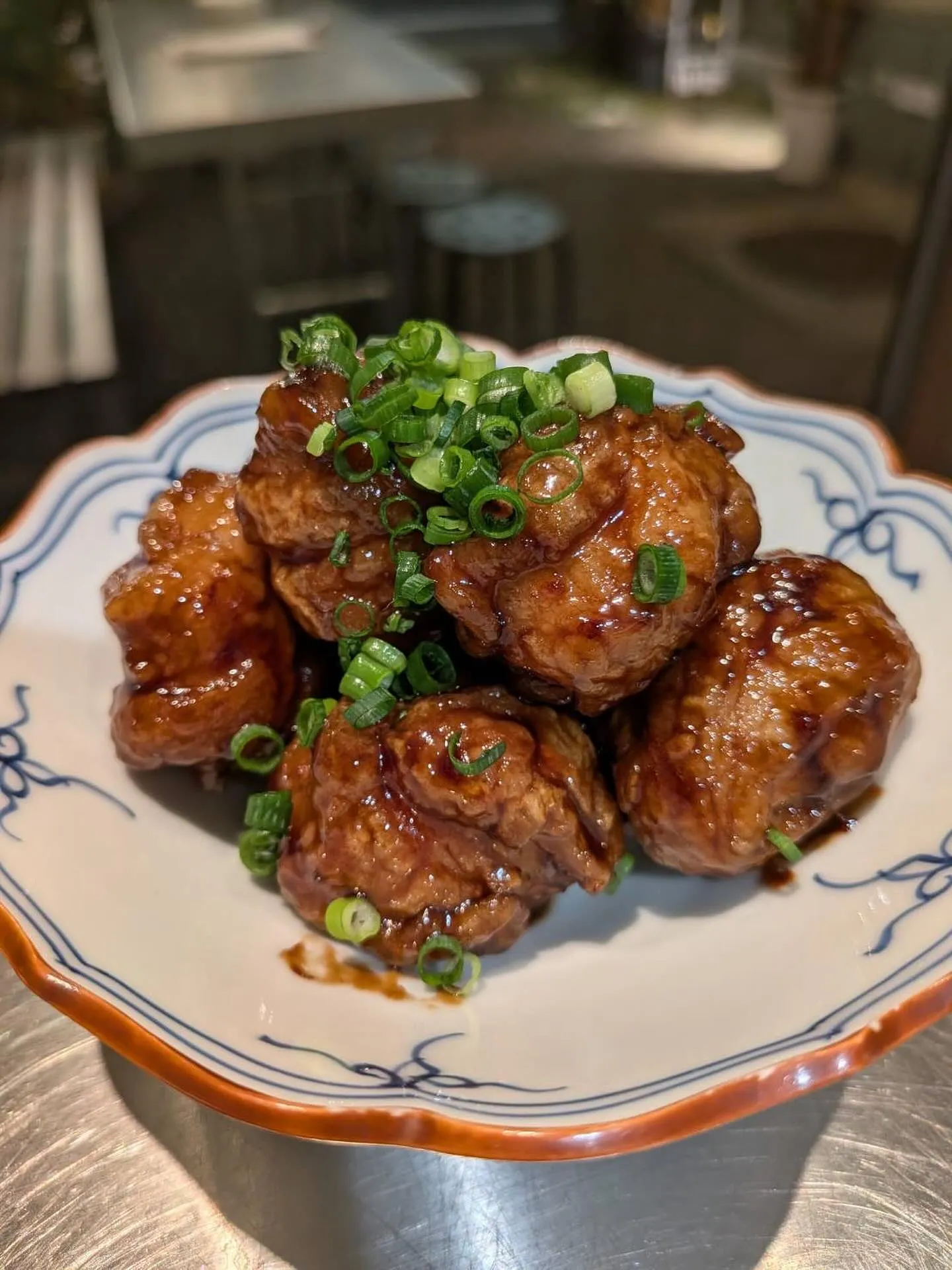 「葱巻黒酢豚」をご紹介いたします。