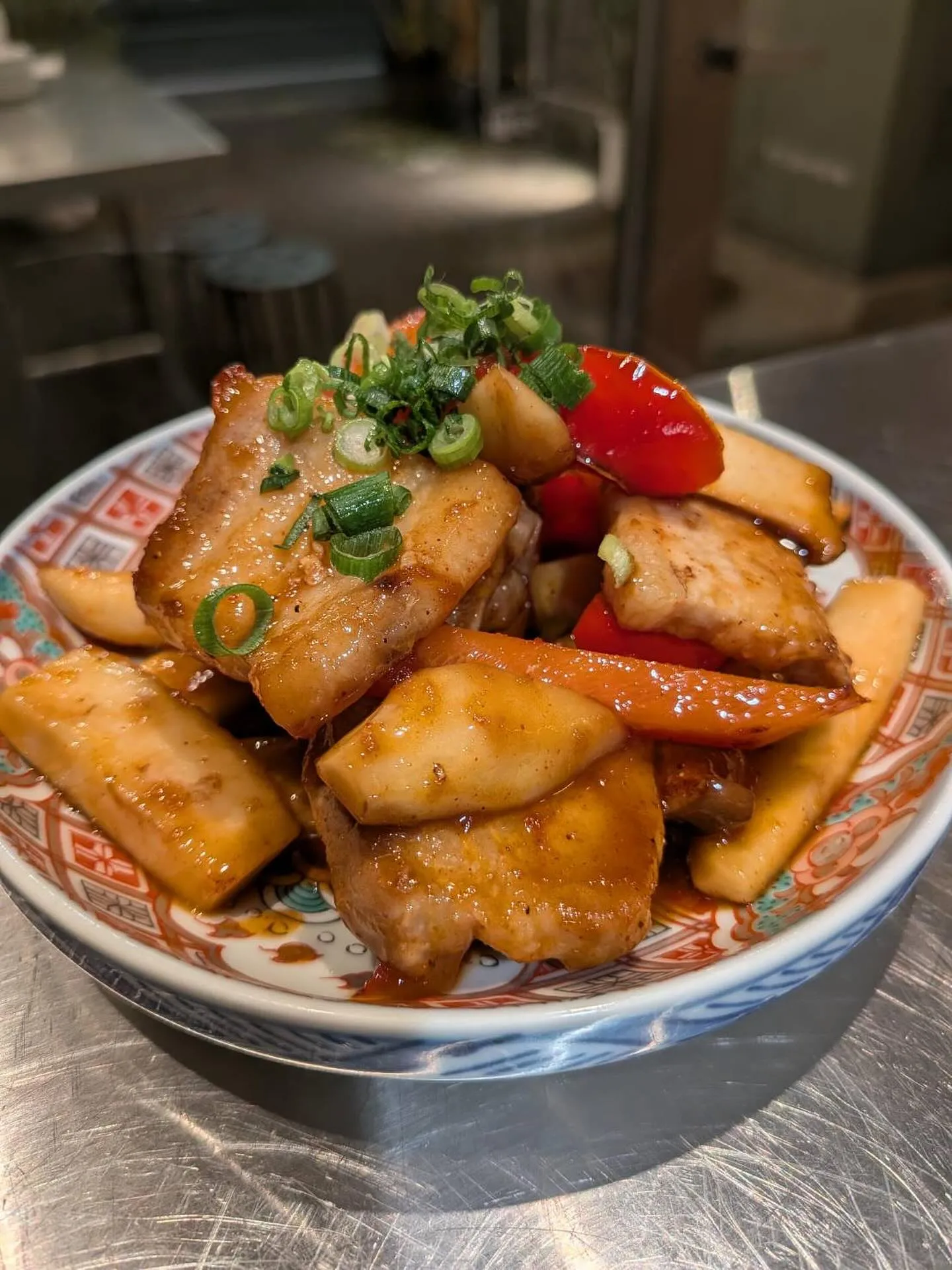 今夜はちょっと贅沢に、当店おすすめの「豚バラとエリンギのバタ...