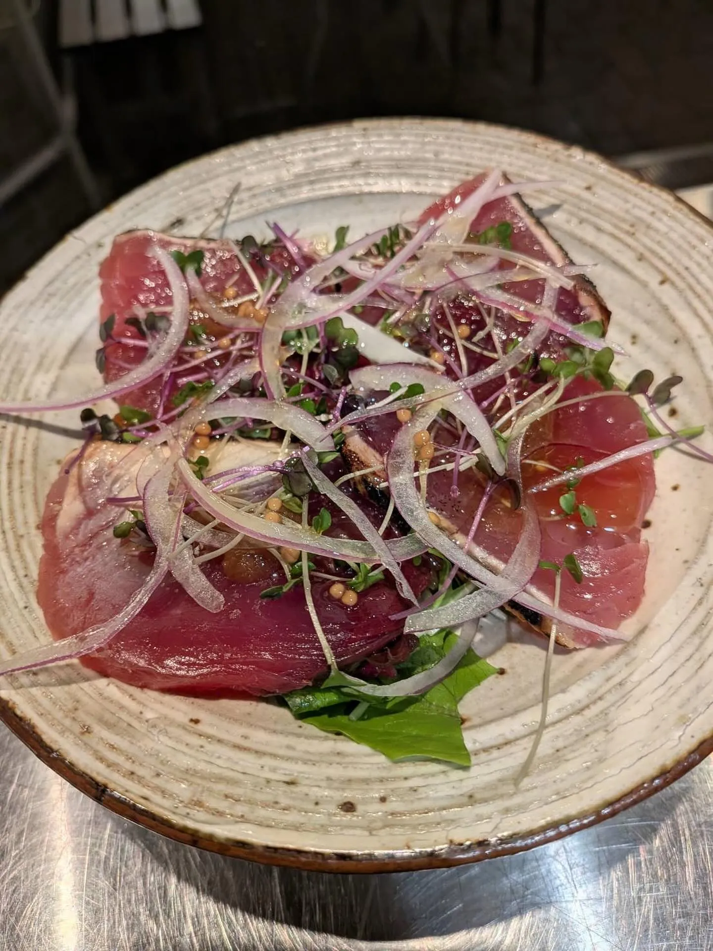 本日は特別に、旬の鰹を使用したカルパッチョをご用意いたしまし...